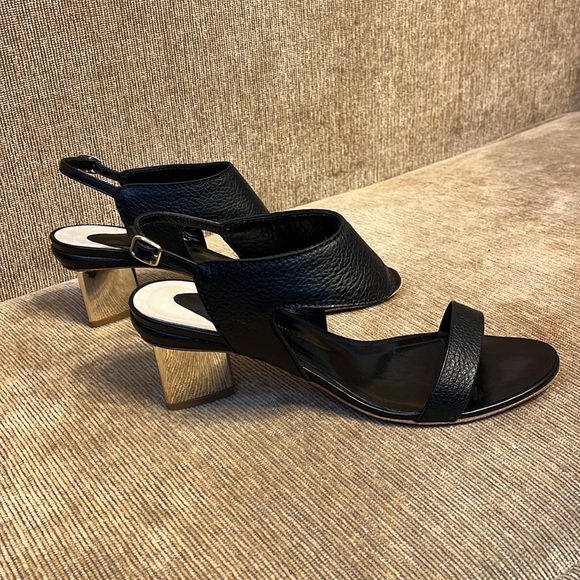 Nickolas Kirkwood black sandals with gold heel - Picture 4 of 8